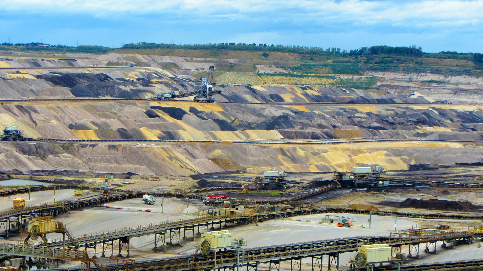 Open-pit mine simulation for better planning